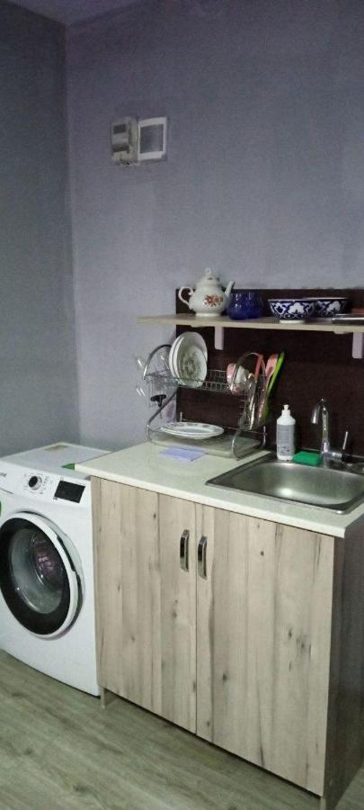 A Cozy Bedsit! Tashkent Exterior foto